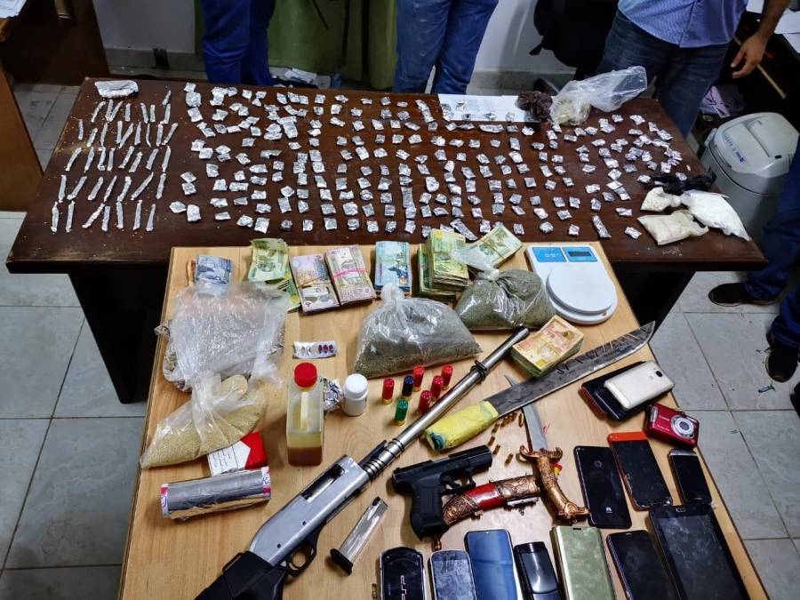 حملات أمنية على مروجي  المخدرات في الرمثا والقبض على سته أشخاص .... صور