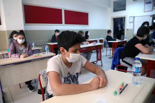 وزارة التربية: ندرس شراء كمامات قماش لكافة طلبة المدارس في الأردن