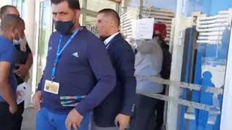 مديرية التقاعد المدني تغلق أبوابها والمراجعون يعتصمون (فيديو)