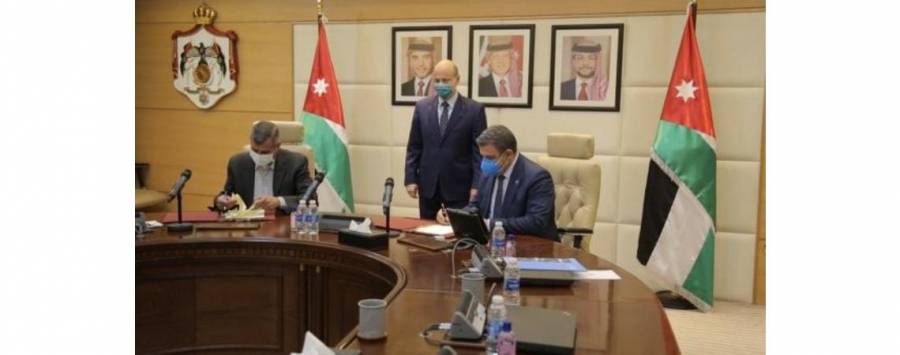 الرزاز يرعى توقيع 14 اتفاقية لزراعة 10 ملايين شجرة (صور)