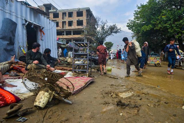 Death toll from Afghan flash floods climbs to 100 — ministry