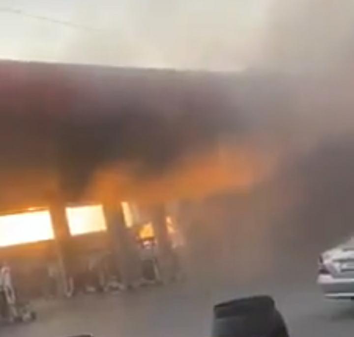 اخماد حريق لمستودع ملاصق لاحدى محطات الوقود في محافظة اربد ولا اصابات تذكر .