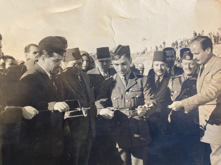 صورة من ذاكرة الوطن معالي شفيق ارشيدات مع جلالة الملك الحسين ودولة فوزي الملقي عام 1954