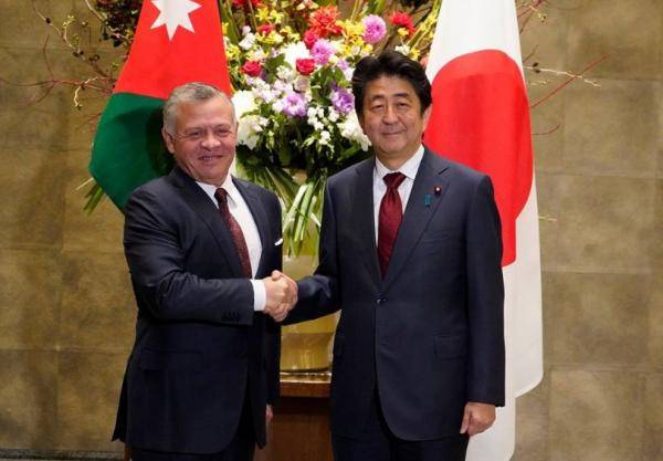 الملك يطمئن هاتفياً على صحة رئيس الوزراء الياباني المستقيل آبي