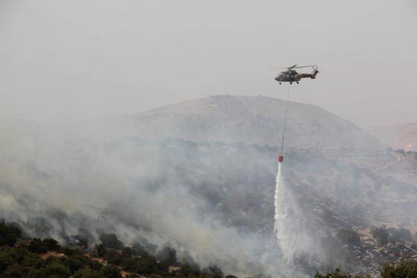 طائرات سلاح الجو الملكي تشارك في اطفاء حرائق واسعة بمحافظة عجلون