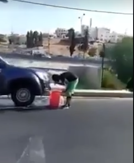 امانة عمان : توقف موظفاً جعل عاملا يغسل مركبته