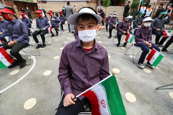 New school year begins in Iran amid concerns, criticism