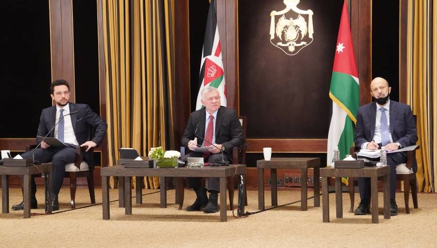 الملك يلتقي شخصيات ووجهاء من عدة محافظات