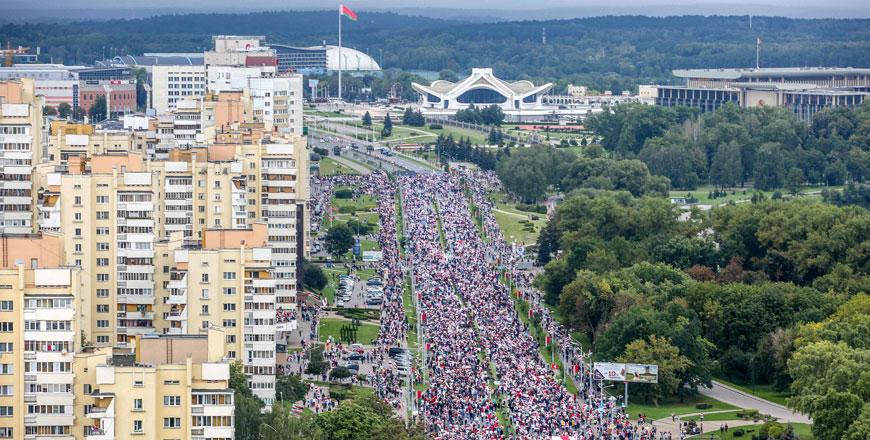 Belarus arrests hundreds as opposition figure kidnapped