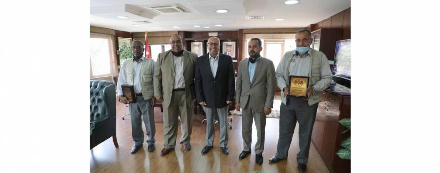 ابو السعود يكرم 3 موظفين في سلطة وادي الاردن لانقاذهم طفل من الغرق