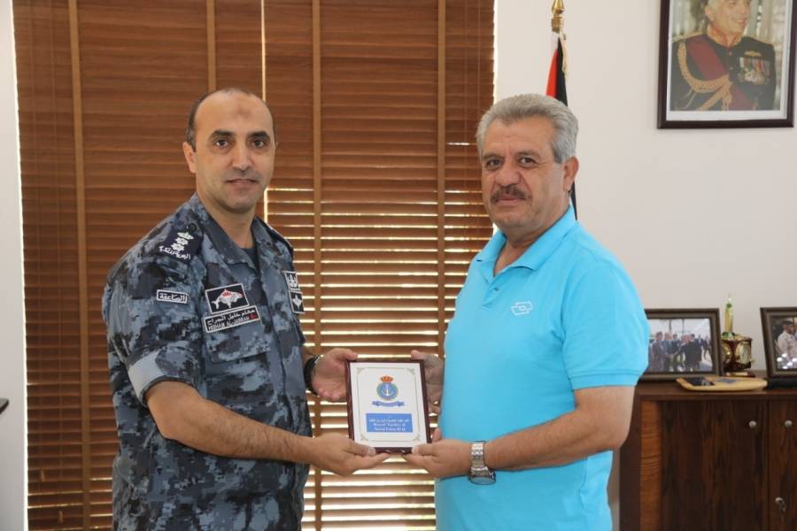 رئيس تجمع اربد للمتقاعدين العسكريين يزور القوه البحريه والزوارق الملكيه