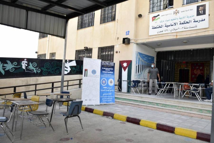 الهيئة الخيرية تسلّم 250 مقعدا لمدارس حكومي