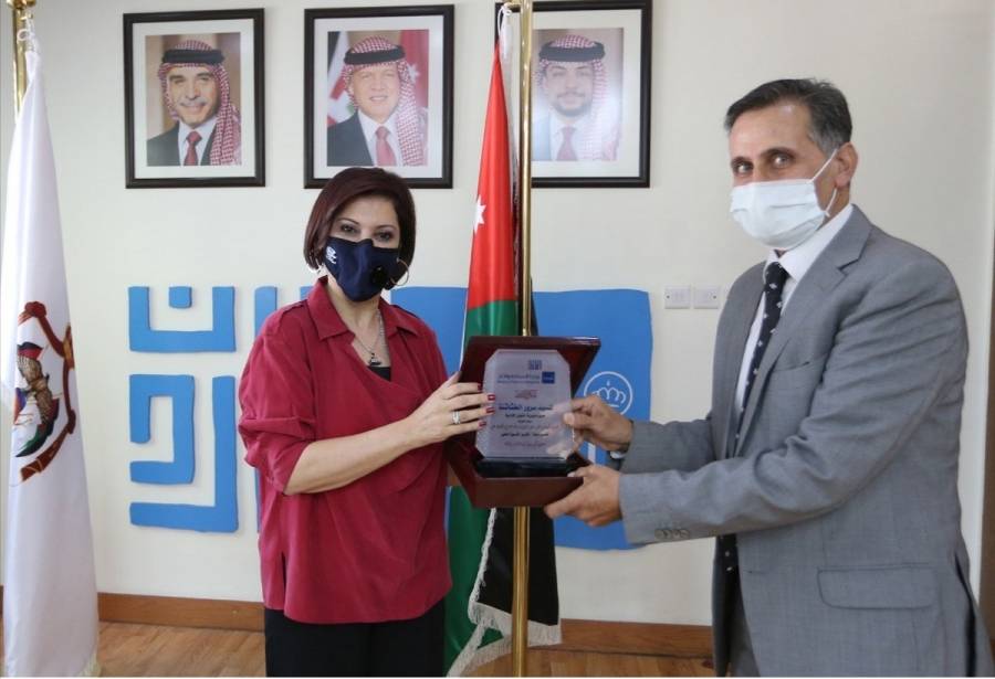 وزيرة السياحة تكرم موظفي الوزارة المتميزين بتقرير المتسوق الخفي