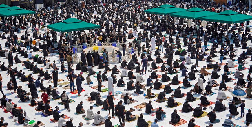 Thousands join Iraq’s first weekly prayers since Covid19