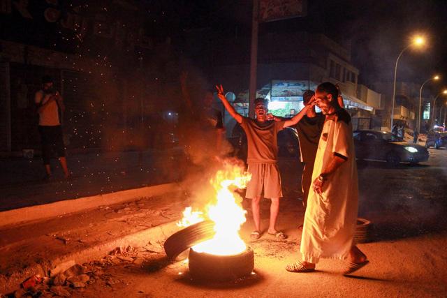 Libyan protesters torch eastern government offices