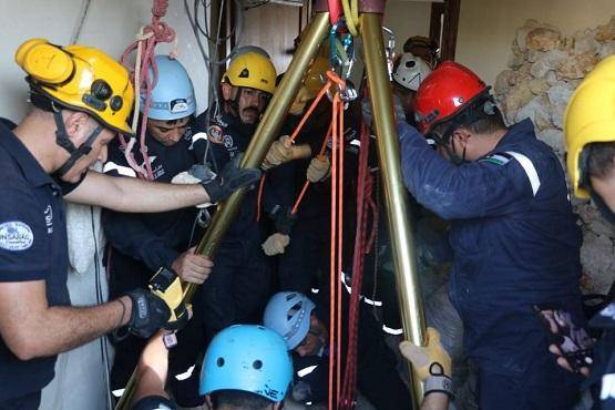 وفاة شخص سقط بحفرة في عمان