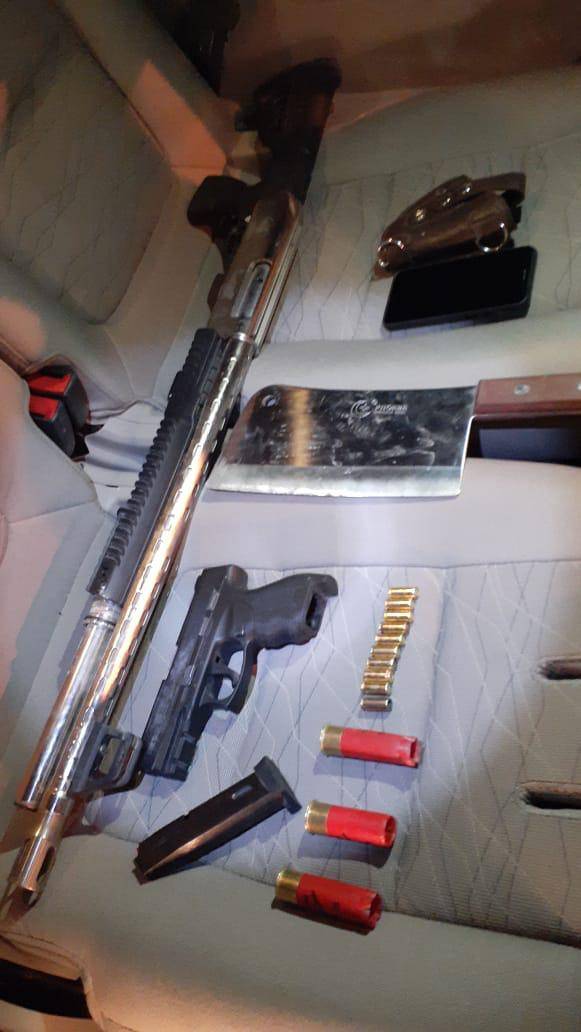 عاجل البحث الجنائي :القبض على مطلوب مصنف خطير جداً  وبحوزته سلاحين ناريين