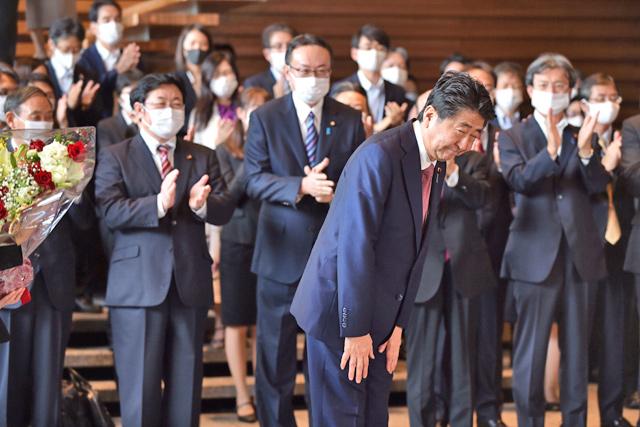 Shinzo Abe: Recordbreaking PM undone by health woes