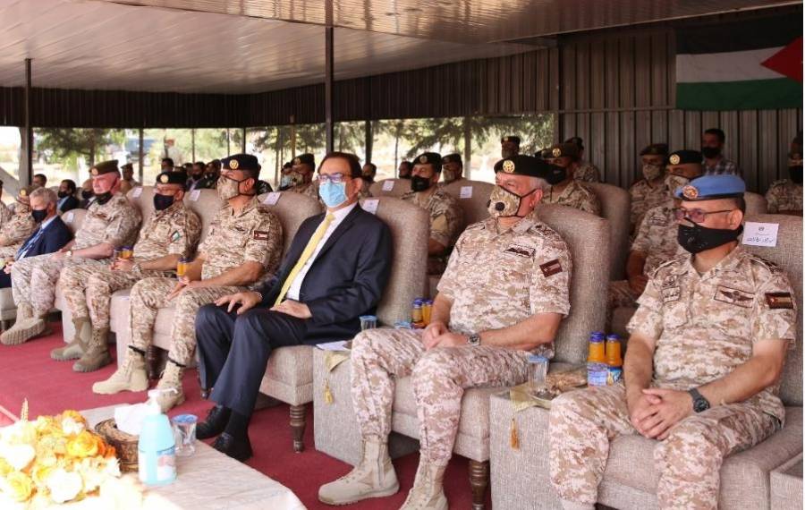 رئيس هيئة الأركان يرعى تخريج دورة الأمن والحماية