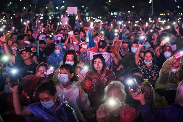 Tens of thousands of protesters join Thailand prodemocracy rally