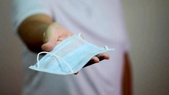 الزرقاء : مخالفة 6 مواطنين بسبب الكمامة