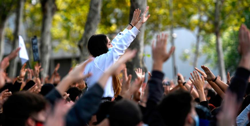 Hundreds protest in Madrid against partial lockdown