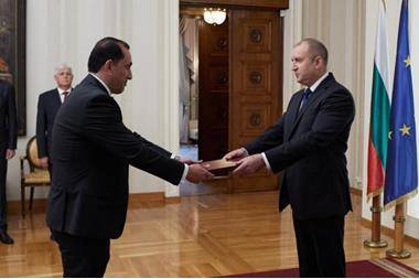 السفير القضاة يقدم أوراق اعتماده لرئيس جمهورية بلغاريا