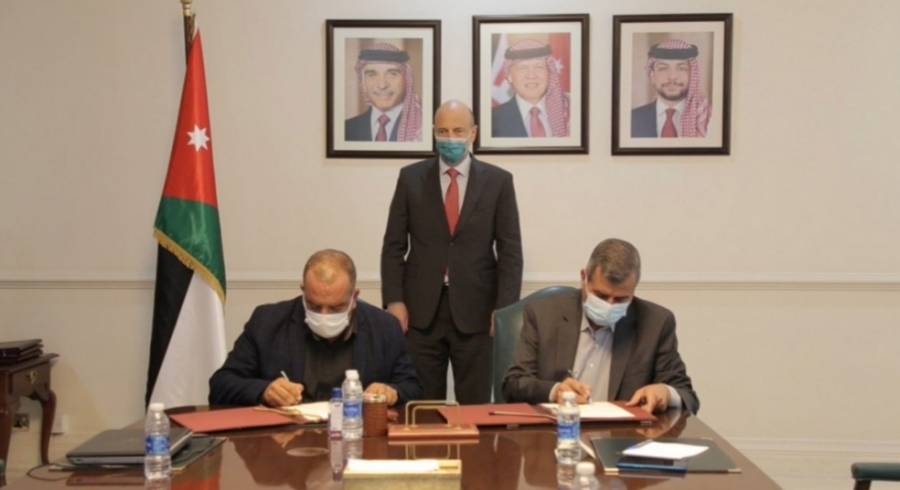 الحكومة توقع 4 اتفاقيات زراعية تهدف للتشغيل