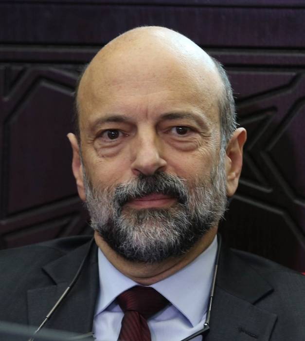 الرزاز: جائحة كورونا أخرت دمج وزارات