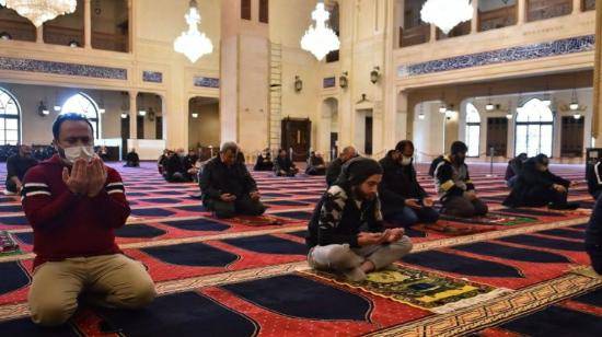 استقبلت المساجد فجر اليوم المصليين