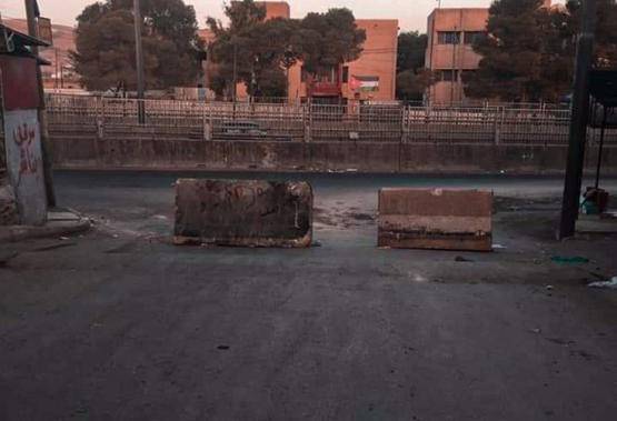 اغلاق مداخل ومخارج البقعة بحواجز اسمنتية