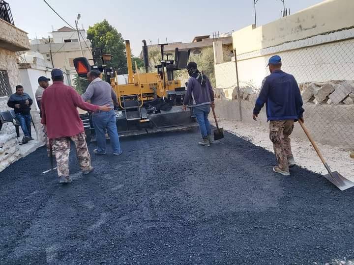 بلدية شرحبيل بن حسنه تباشر أعمالها لتعبيد الشوارع الفرعيه في مناطق البلديه بـ 660 ألف دينار