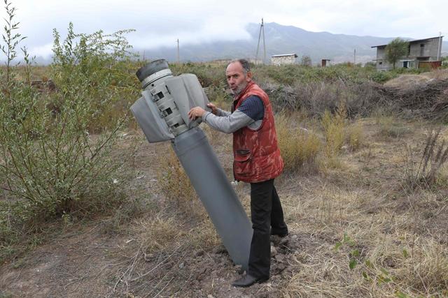 Heavy fighting over Karabakh after main city shelled