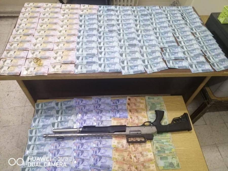 البحث الجنائي يلقي القبض على ثلاثة اشخاص افتعلوا قضية سلب لسرقة 4000 دينار تعود لاحدى الشركات.