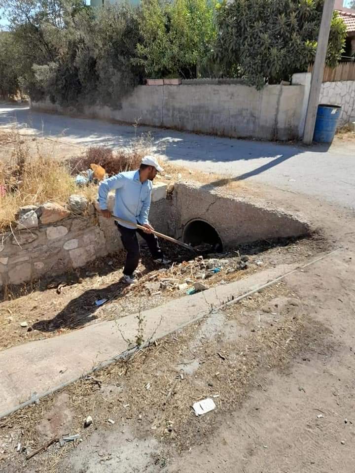 بلدية مادبا الكبرى تنظف العبارات والأودية قبيل حلول فصل الشتاء (صور)