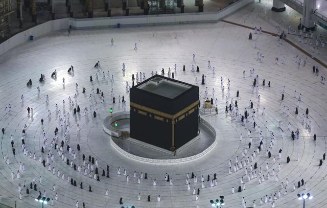 Mecca reopens for limited umrah