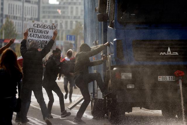 Belarus police use water cannon in Minsk, detain protesters