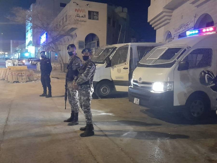 الدوريات الأمنية تنتشر لمتابعة الحظر الشامل