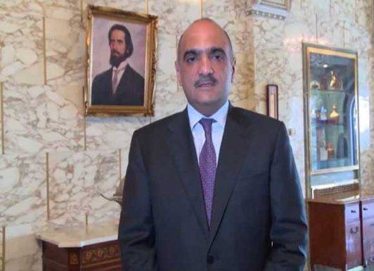 التحقيق مع رئيس وزراء أسبق ووزير طاقة بعد فتح ملف رخص الطاقة البديلة