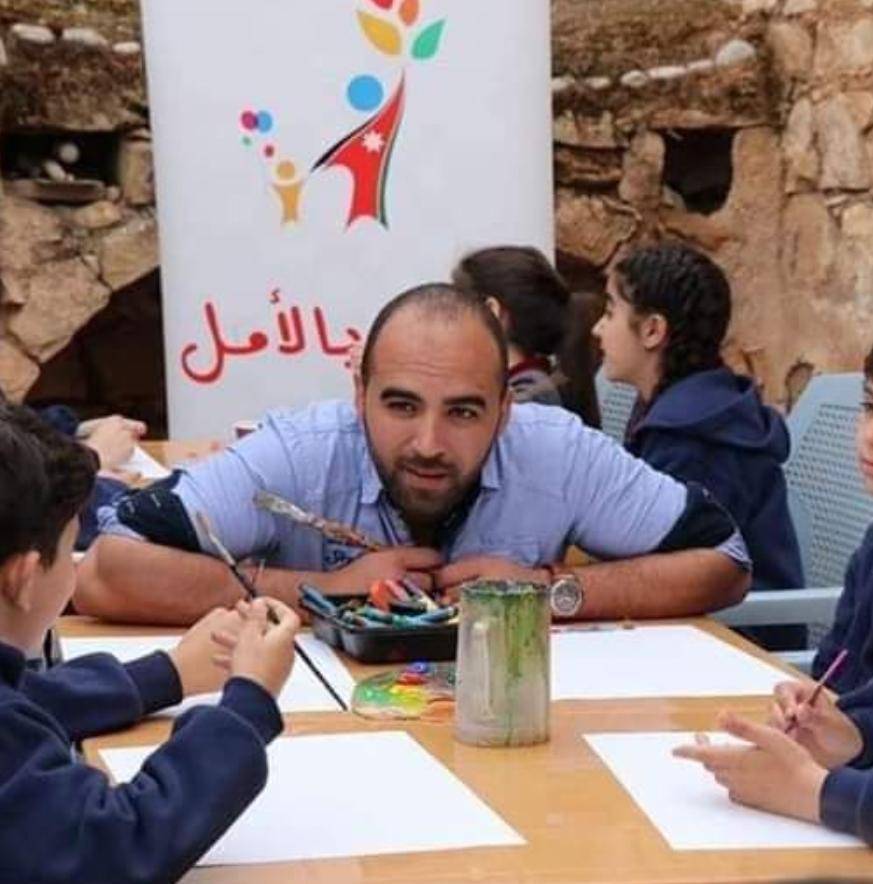 والدة قصي العدوان تناشد جلالة الملك..تفاصيل