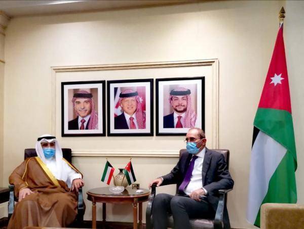 الصفدي يلتقي نظيره الكويتي لبحث العلاقات بين البلدين