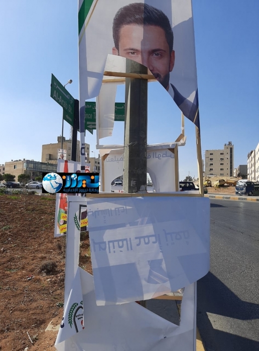 لافتات ممزقة  لمرشحين يخوضون الانتخابات النيابية  ويتساءلون عبر نيروز  من المسؤول.... صور وفيديو