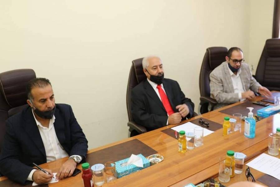 وزير الزراعة سنعمل  على تذليل التحديات امام الاطباء البيطريين