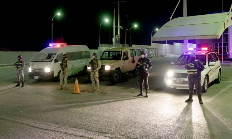 القوات المسلحة الأردنية تبدأ بتنفذ خطة فرض الحظر الشامل في محافظات المملكة...صور