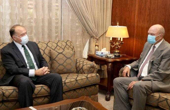 الفايز يبحث تعزيز العلاقات مع السفير الأميركي