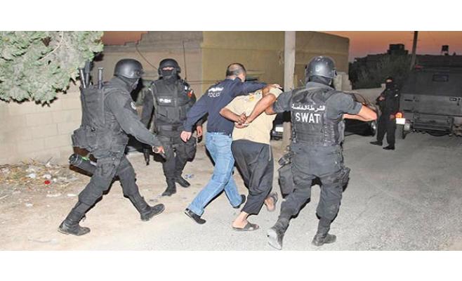 عاجل : القبض على 20 شخصاً مسجل بحقهم طلبات و سوابق بينهم فارضي أتاوات في العقبة