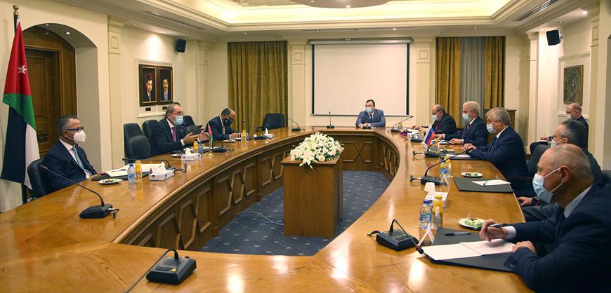 FM, Russian delegation review regional developments