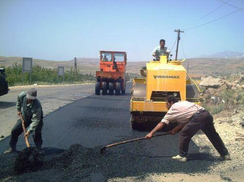 خلطات اسفلتية لشوارع وقاص بمحافظة اربد