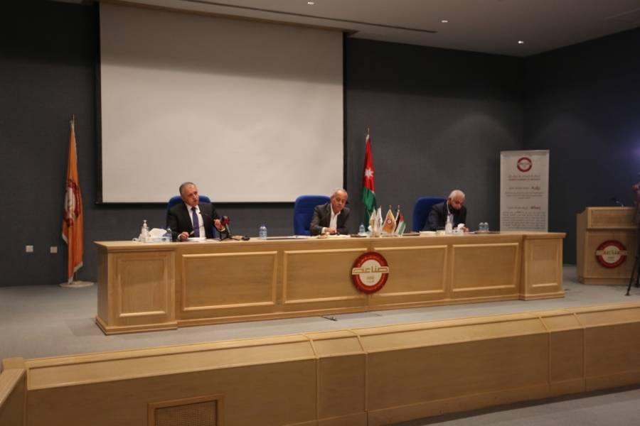 وزير العمل يلتقي القطاع الصناعي ويستمع إلى تحدياته ويحاور الممثلين عنه