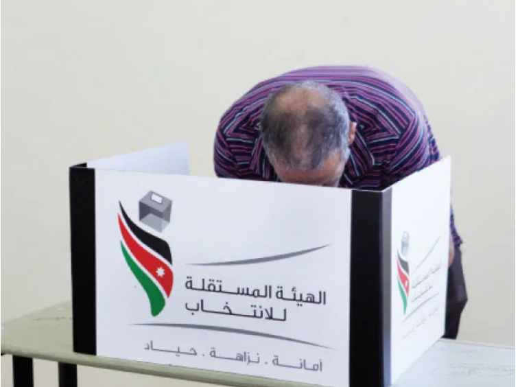 الاقتراع في ظل كورونا .. قفازات وكمامات وقلم خاص بكل ناخب والتحقق من الهوية الكترونيا